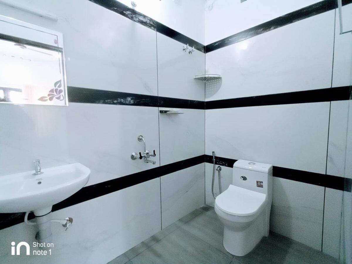 Elamkulam Penthouse - 3Bhk Ac With Kitchen - Kochi Apartamento Chottanikara Exterior foto
